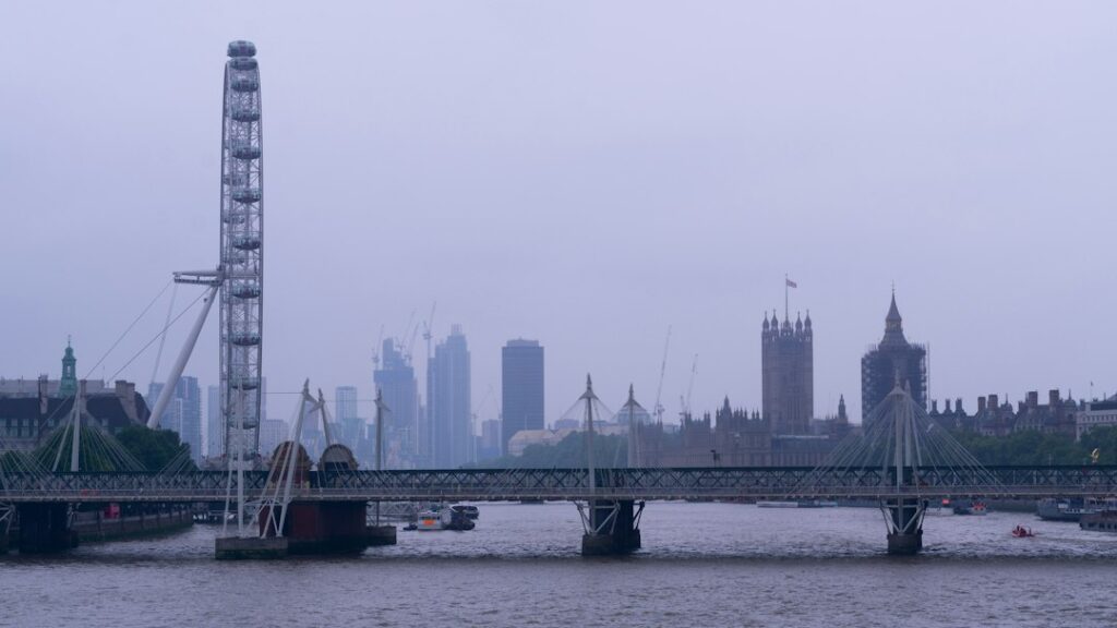 Foggy London cityscape illustrating the atmosphere of the Great Smog era