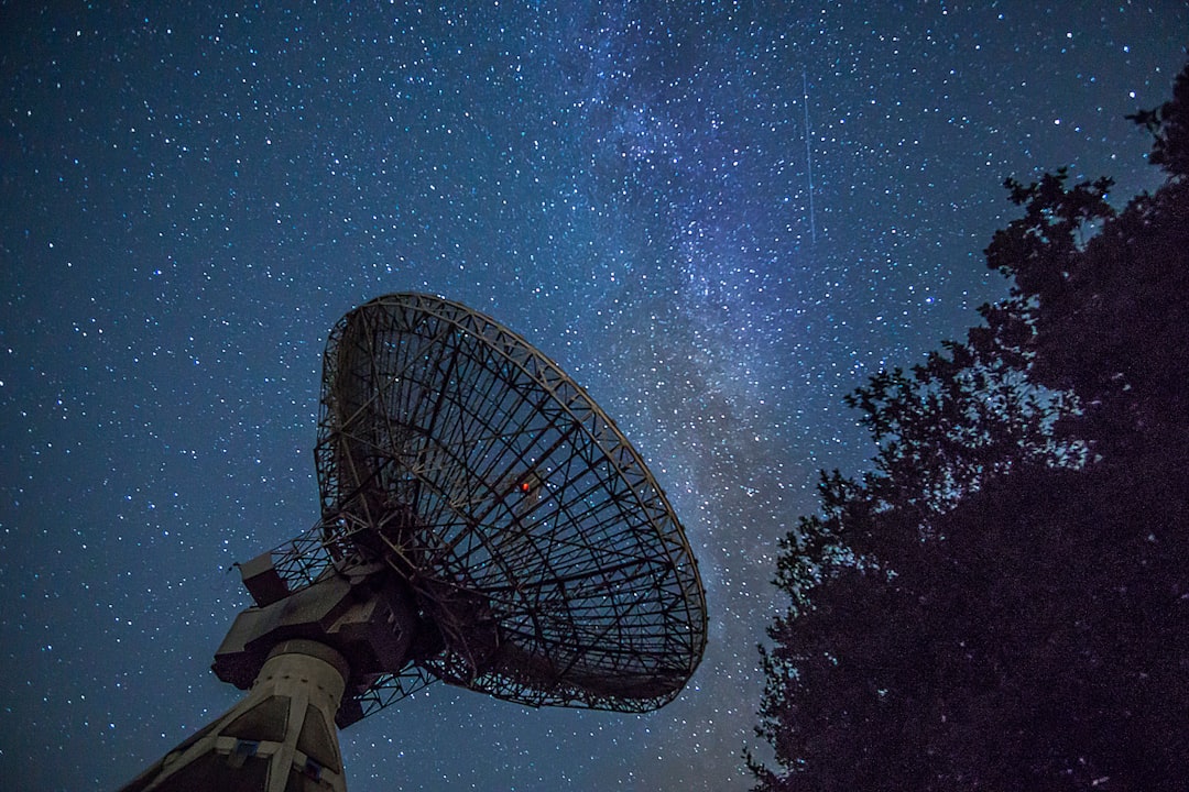 Radio telescope searching the sky for possible technosignatures